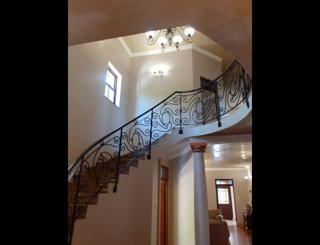 4 BEDROOM HOUSE FOR SALE IN WATERKLOOF RIDGE
